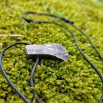 Collana artigianale con ciondolo “Ascia”