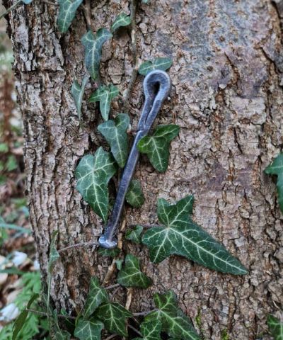 Collana artigianale con ciondolo “Chiodo”