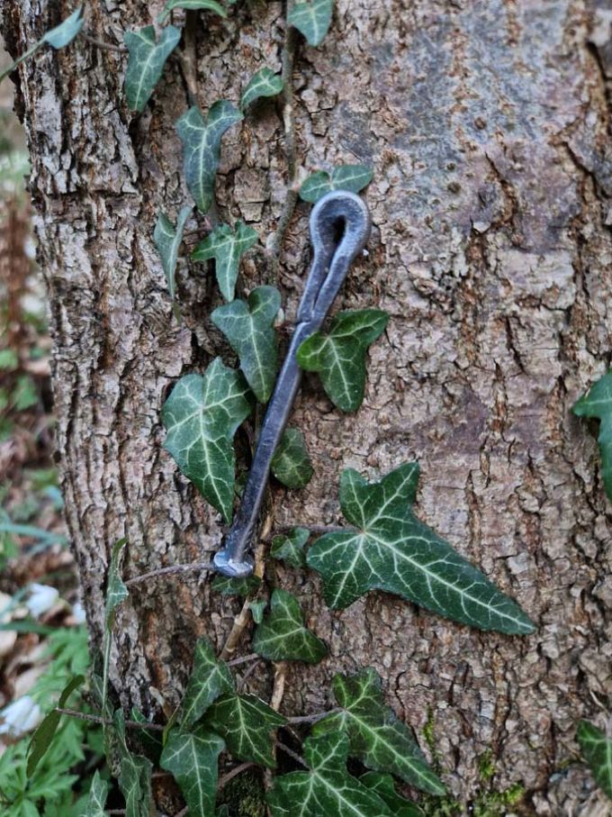 Collana artigianale con ciondolo “Chiodo”