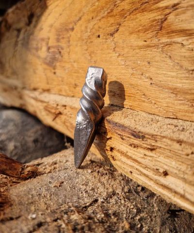 Collana artigianale con ciondolo “elicoidale”