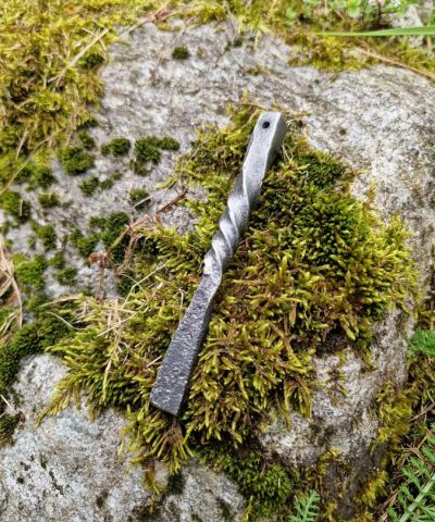 Collana artigianale con ciondolo “ritorto”