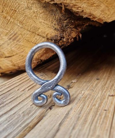 Collana artigianale con ciondolo “Croce del Troll”